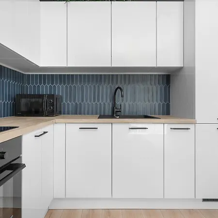 Eleganckie We Wroclawiu Z Parkingiem I Biurkiem Do Pracy Zdalnej By Renters Wroclaw